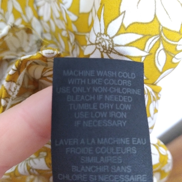 Cynthia Steffe Mustard Yellow and White Bow Sleeveless Blouse Size Medium - Picture 10 of 11